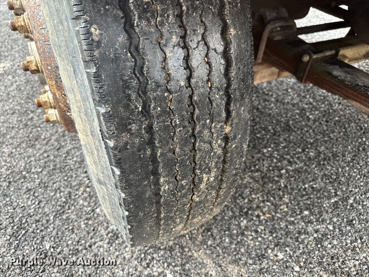 image for item NS9526 1997 International  4900 dump truck