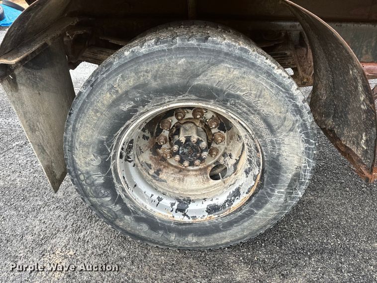 image for item NS9526 1997 International  4900 dump truck