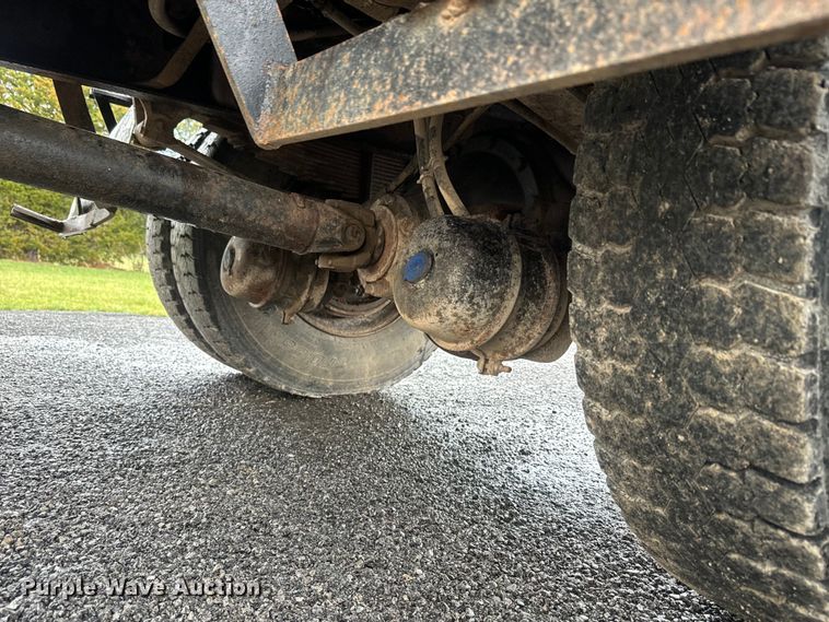 image for item NS9526 1997 International  4900 dump truck