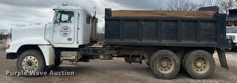 image for item NS9528 1990 Freightliner FLD dump truck