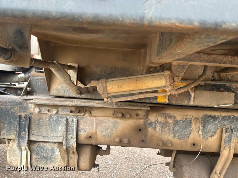 image for item NS9528 1990 Freightliner FLD dump truck