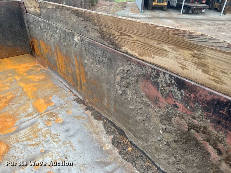 image for item NS9528 1990 Freightliner FLD dump truck