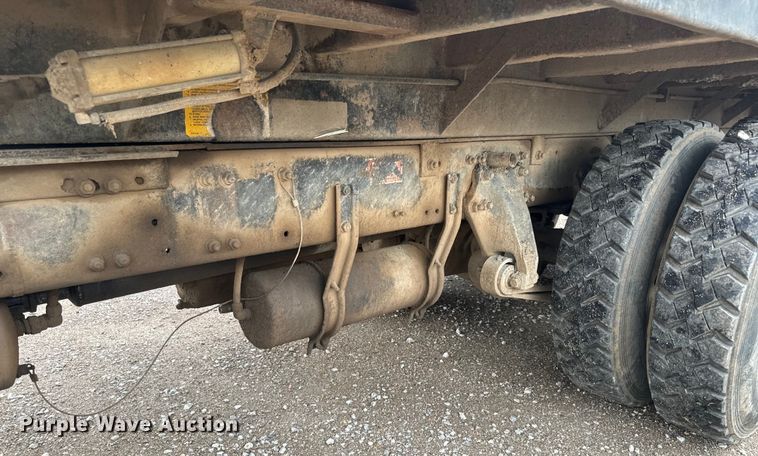 image for item NS9528 1990 Freightliner FLD dump truck