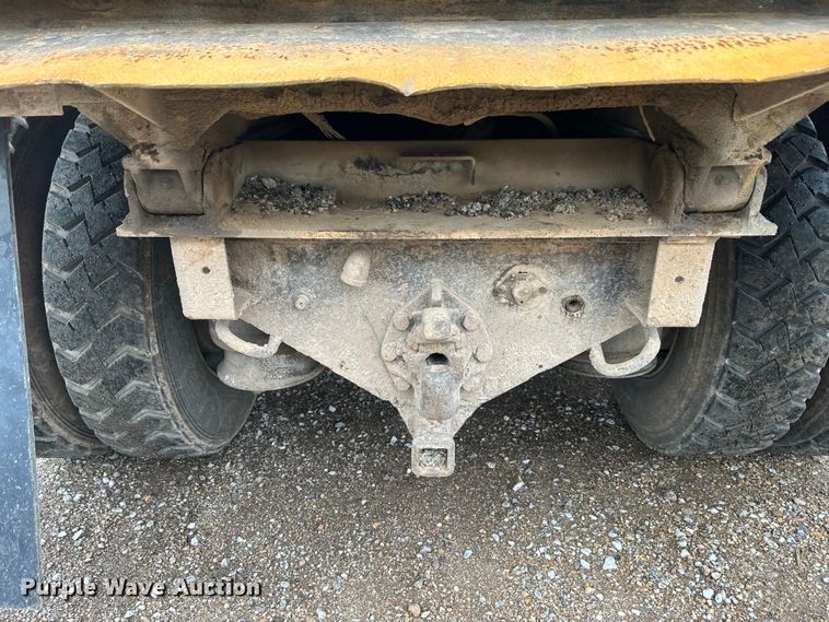 image for item NS9528 1990 Freightliner FLD dump truck