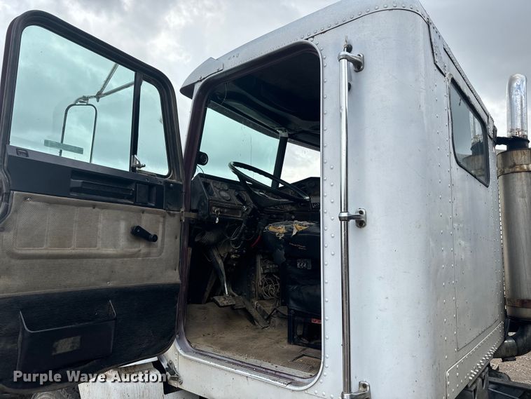 image for item NS9528 1990 Freightliner FLD dump truck