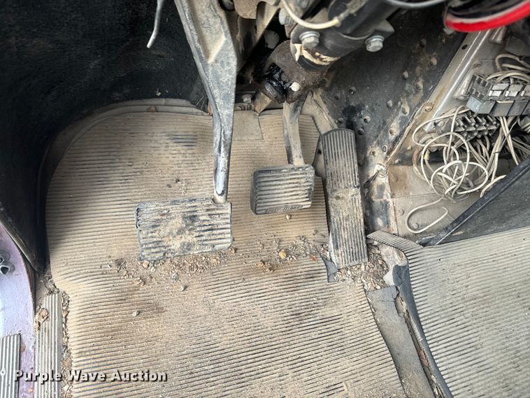 image for item NS9528 1990 Freightliner FLD dump truck