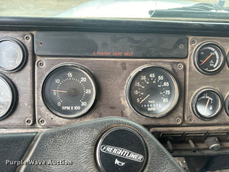 image for item NS9528 1990 Freightliner FLD dump truck