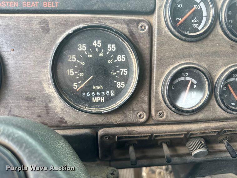 image for item NS9528 1990 Freightliner FLD dump truck