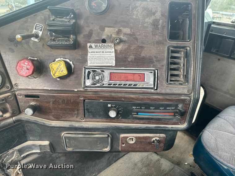 image for item NS9528 1990 Freightliner FLD dump truck