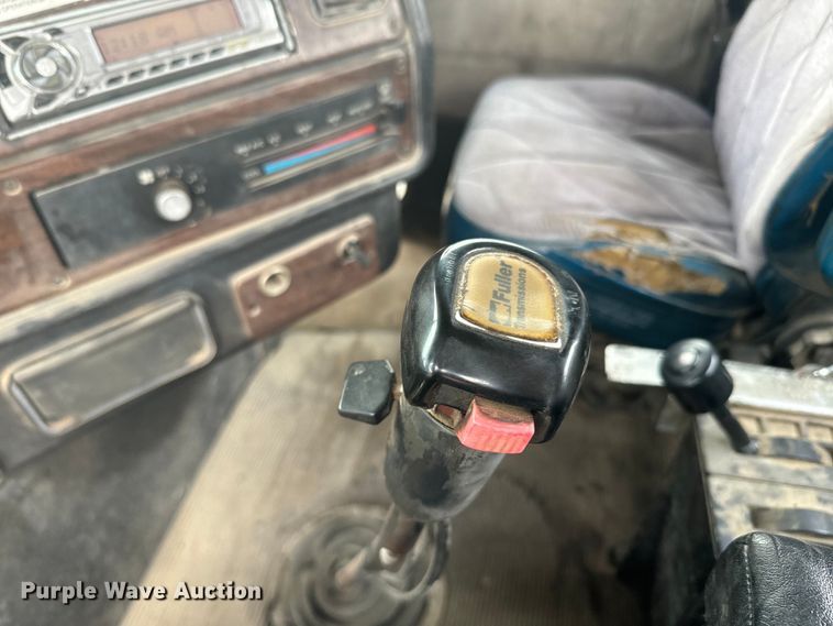 image for item NS9528 1990 Freightliner FLD dump truck