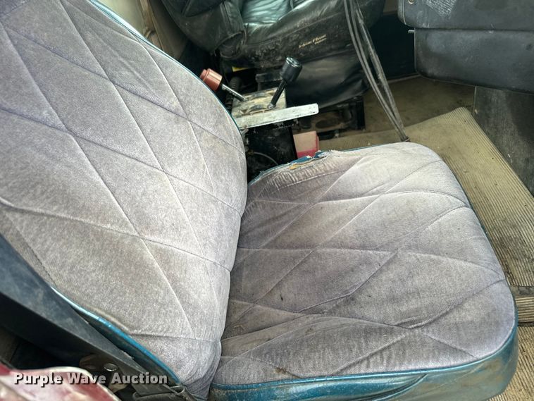 image for item NS9528 1990 Freightliner FLD dump truck