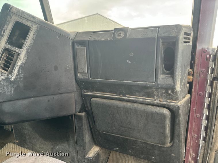 image for item NS9528 1990 Freightliner FLD dump truck