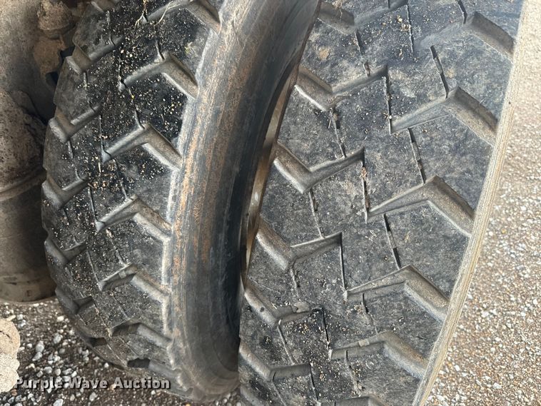 image for item NS9528 1990 Freightliner FLD dump truck