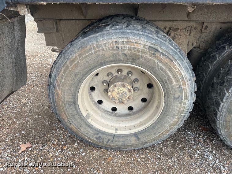 image for item NS9528 1990 Freightliner FLD dump truck