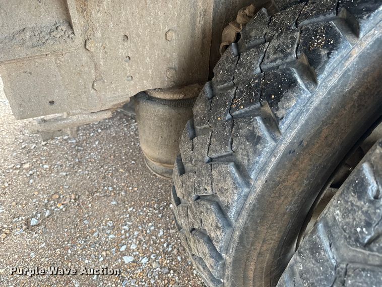 image for item NS9528 1990 Freightliner FLD dump truck