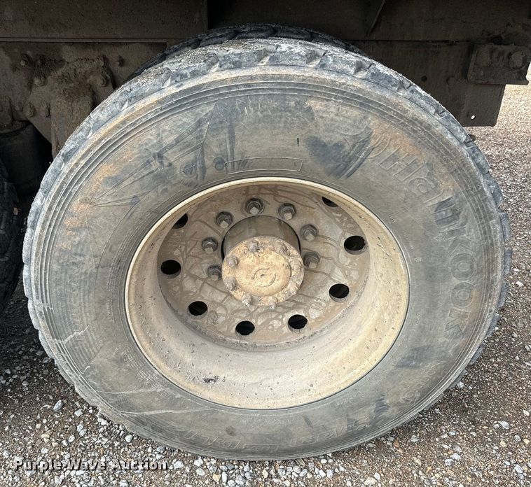 image for item NS9528 1990 Freightliner FLD dump truck