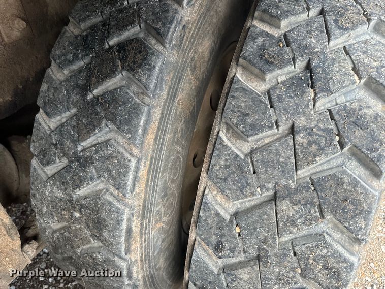 image for item NS9528 1990 Freightliner FLD dump truck