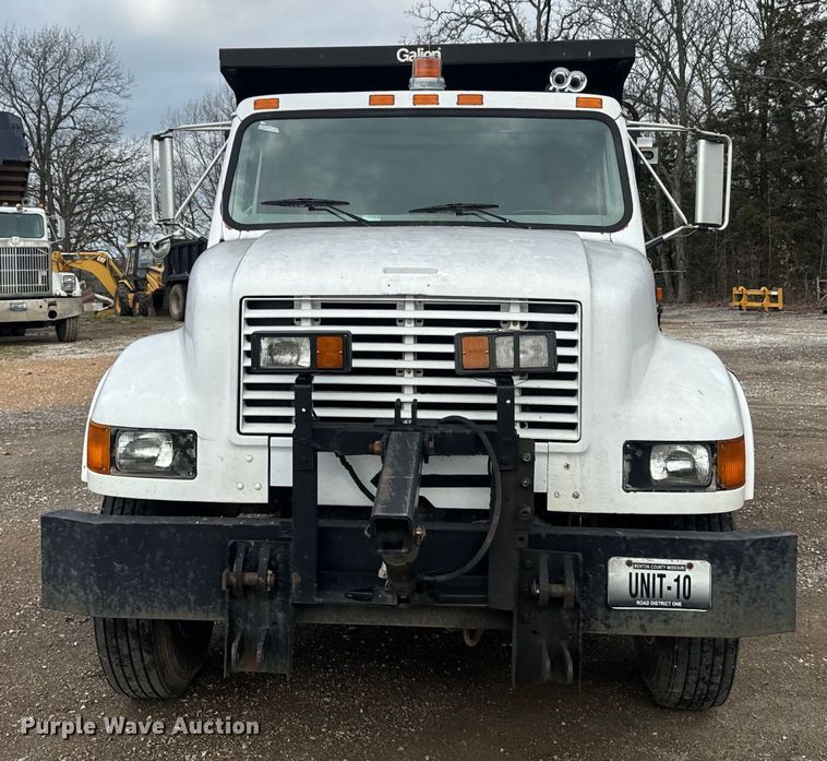 image for item NS9529 2000 International  4900 dump truck
