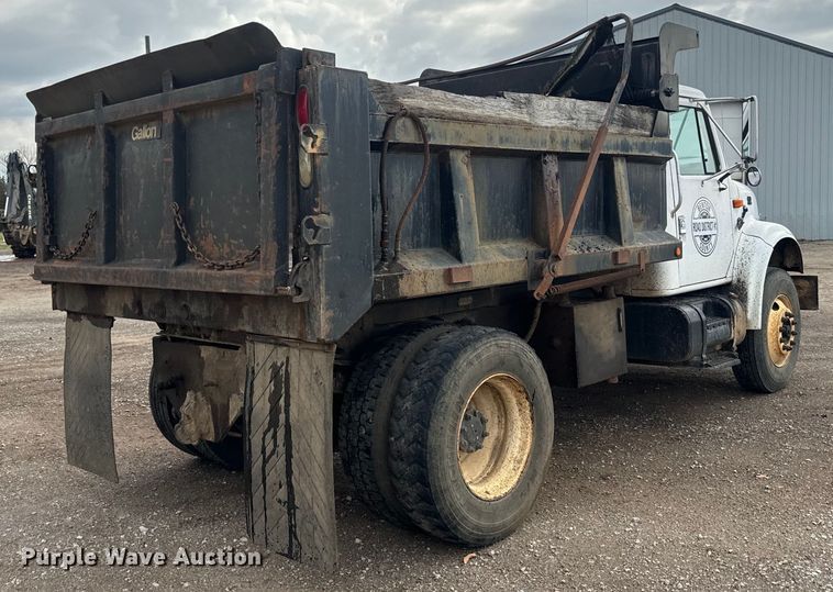 image for item NS9529 2000 International  4900 dump truck