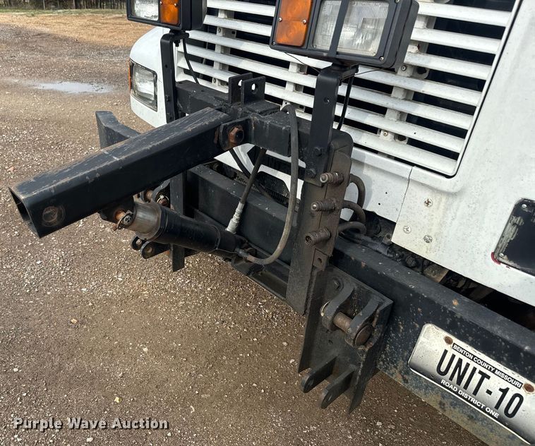 image for item NS9529 2000 International  4900 dump truck