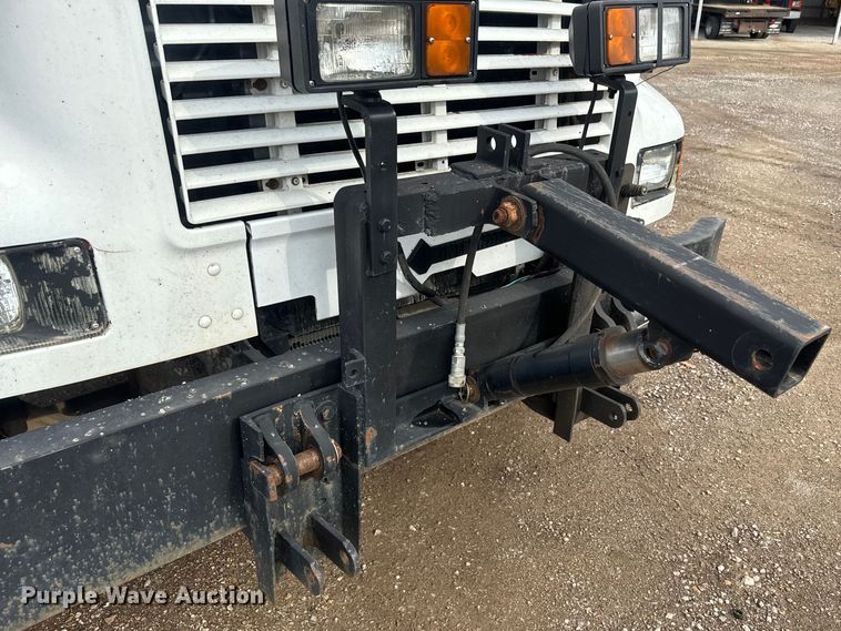 image for item NS9529 2000 International  4900 dump truck