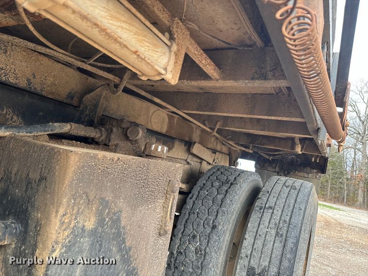 image for item NS9529 2000 International  4900 dump truck