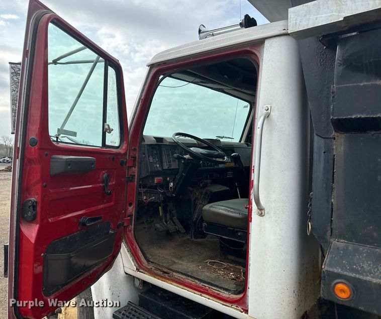 image for item NS9529 2000 International  4900 dump truck