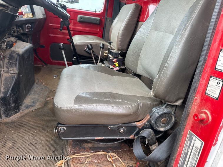 image for item NS9529 2000 International  4900 dump truck