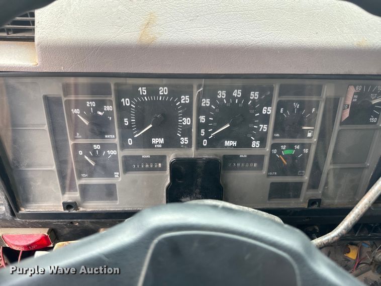 image for item NS9529 2000 International  4900 dump truck