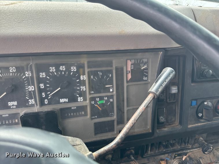 image for item NS9529 2000 International  4900 dump truck