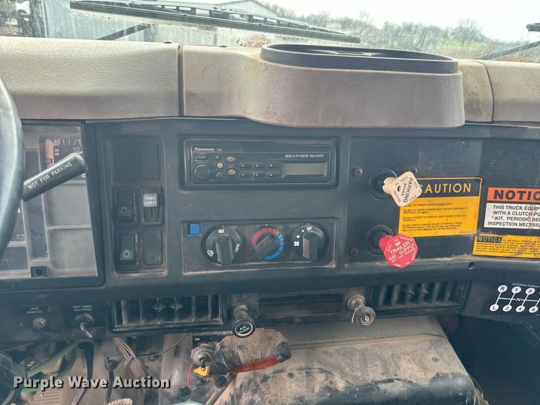 image for item NS9529 2000 International  4900 dump truck