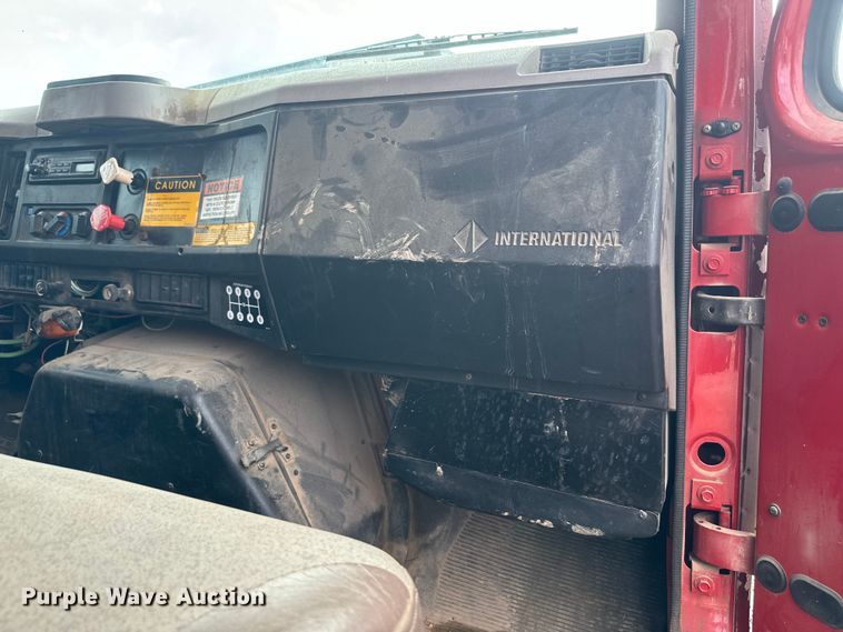 image for item NS9529 2000 International  4900 dump truck