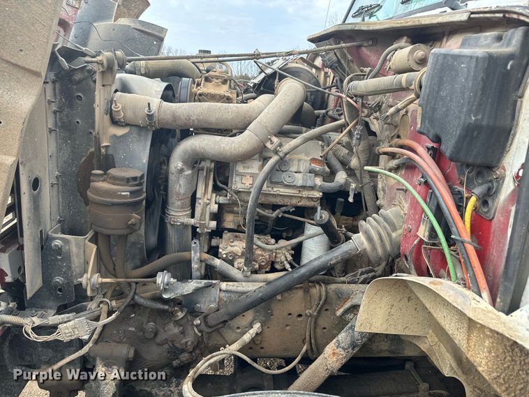 image for item NS9529 2000 International  4900 dump truck