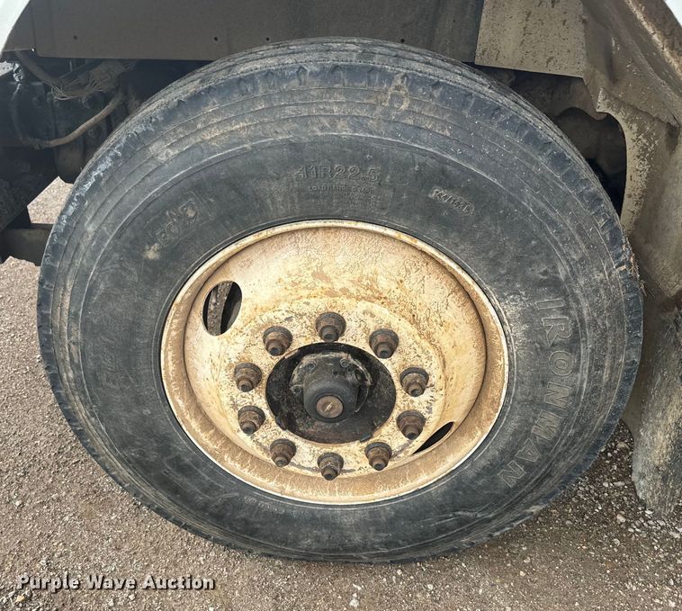 image for item NS9529 2000 International  4900 dump truck