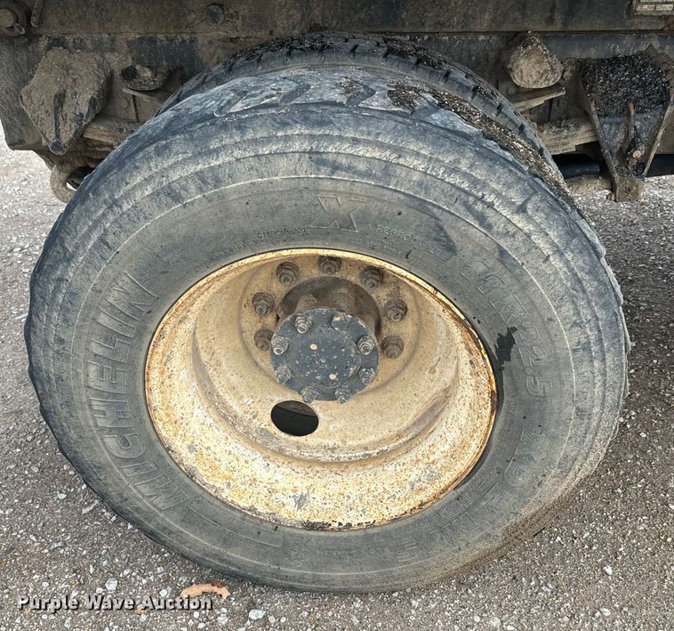 image for item NS9529 2000 International  4900 dump truck