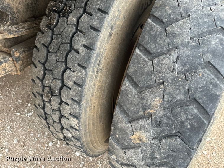 image for item NS9529 2000 International  4900 dump truck