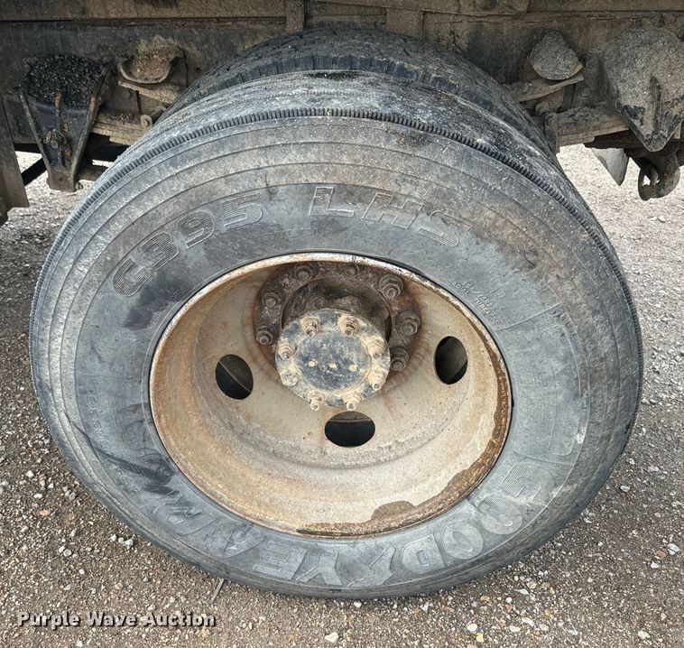 image for item NS9529 2000 International  4900 dump truck