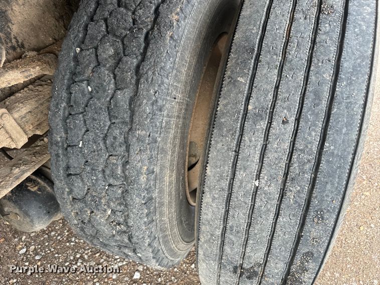 image for item NS9529 2000 International  4900 dump truck