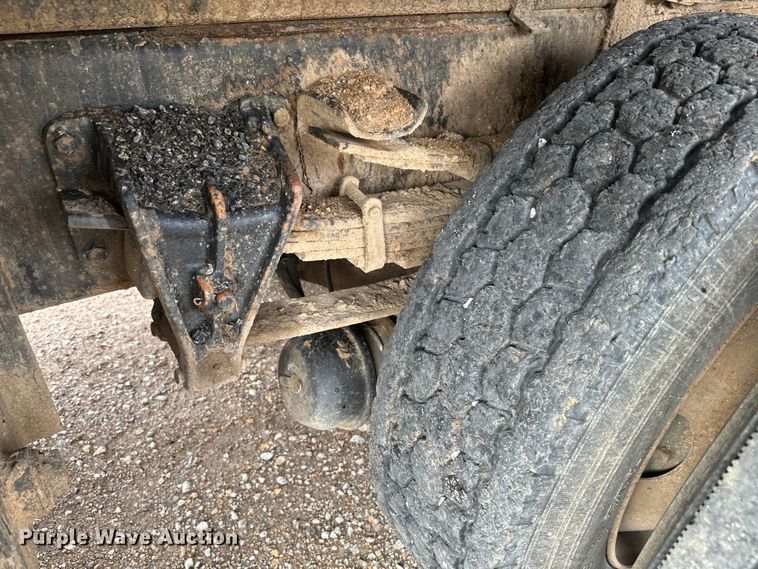 image for item NS9529 2000 International  4900 dump truck