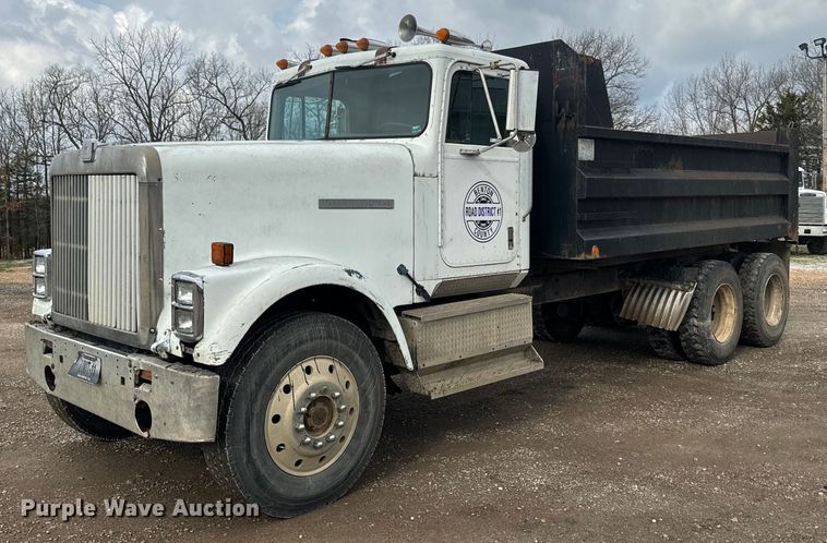 image for item NS9530 1986 International Harvester T-9370 dump truck