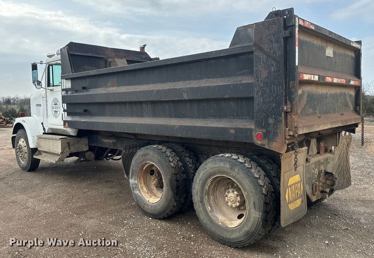 image for item NS9530 1986 International Harvester T-9370 dump truck