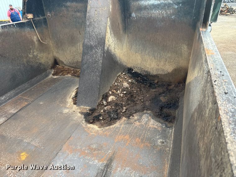 image for item NS9530 1986 International Harvester T-9370 dump truck