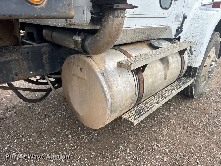 image for item NS9530 1986 International Harvester T-9370 dump truck