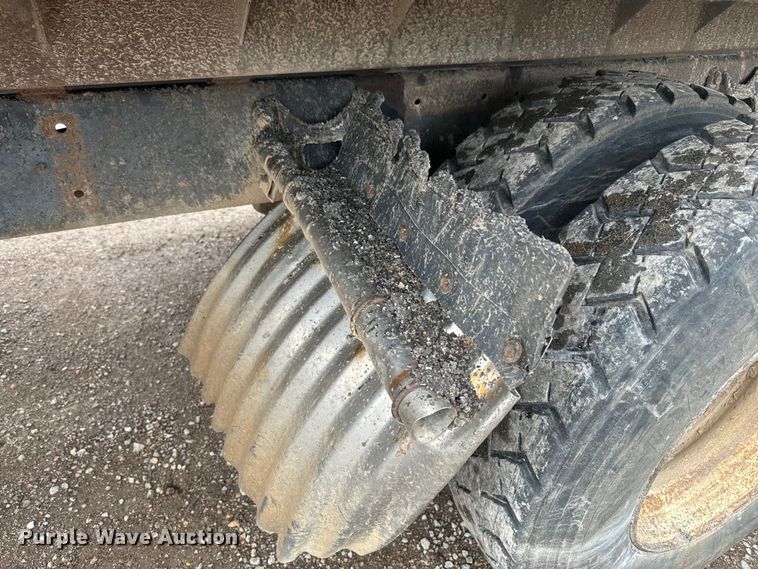 image for item NS9530 1986 International Harvester T-9370 dump truck