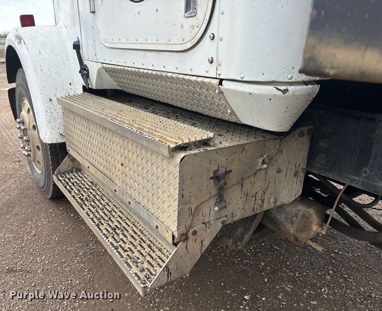 image for item NS9530 1986 International Harvester T-9370 dump truck