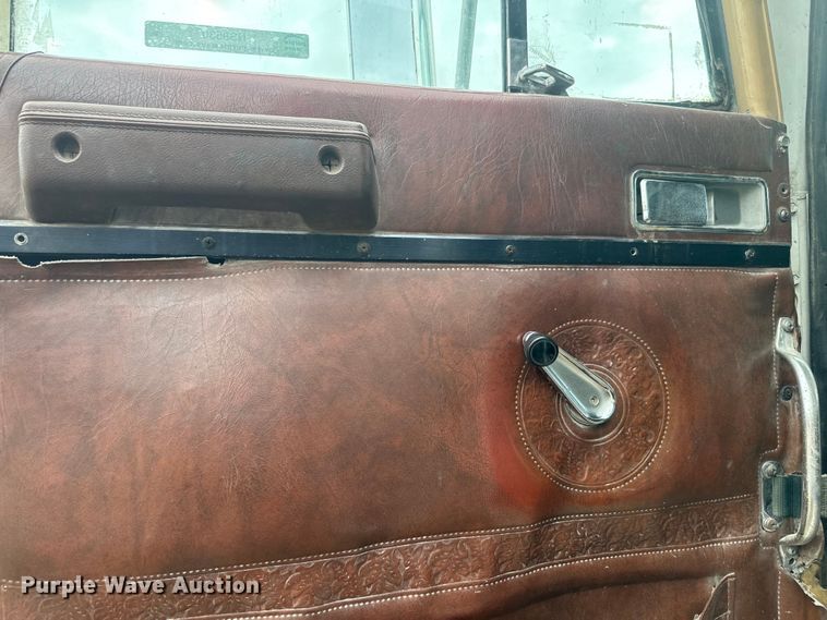 image for item NS9530 1986 International Harvester T-9370 dump truck