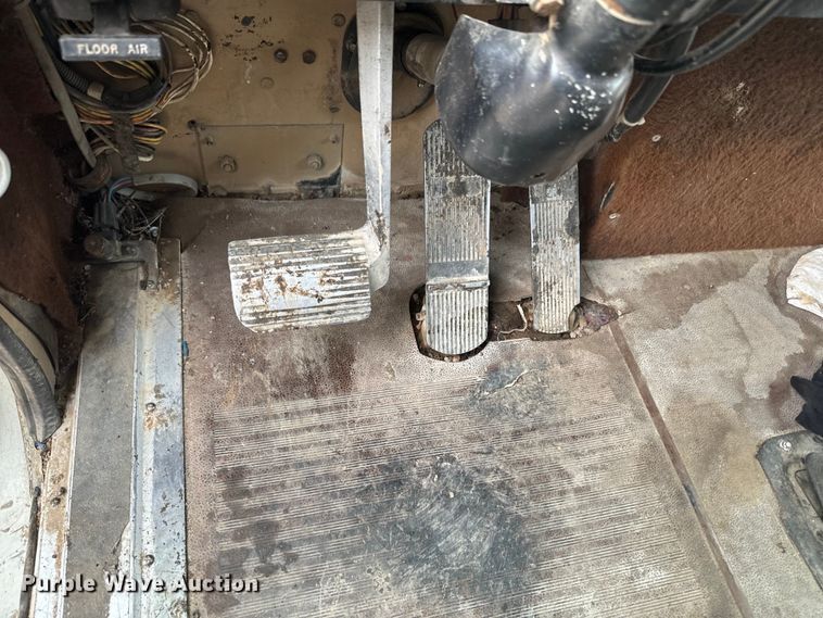 image for item NS9530 1986 International Harvester T-9370 dump truck