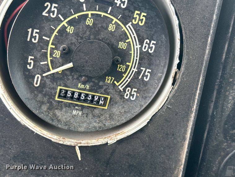 image for item NS9530 1986 International Harvester T-9370 dump truck