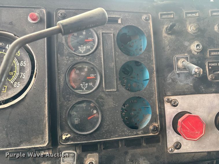 image for item NS9530 1986 International Harvester T-9370 dump truck