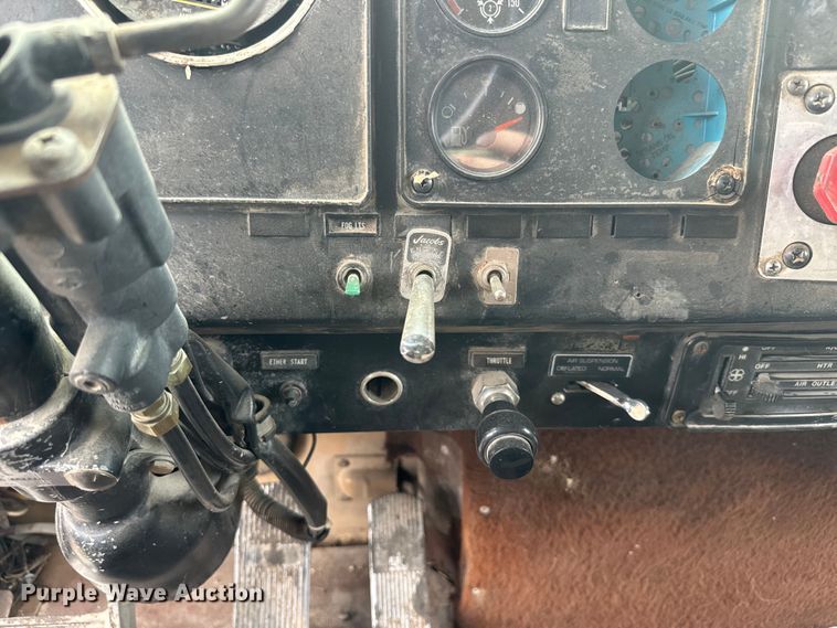 image for item NS9530 1986 International Harvester T-9370 dump truck